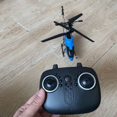 Height Holding Helicopter Remote Distance 15M HUGTEC 402-C Viração esquerda-direita Helicóptero para a frente-atrás brinquedo voador